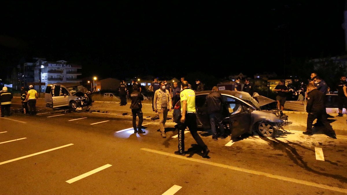 Çanakkale'de trafik kazası: 1 polis şehit, 1 astsubay hayatını kaybetti