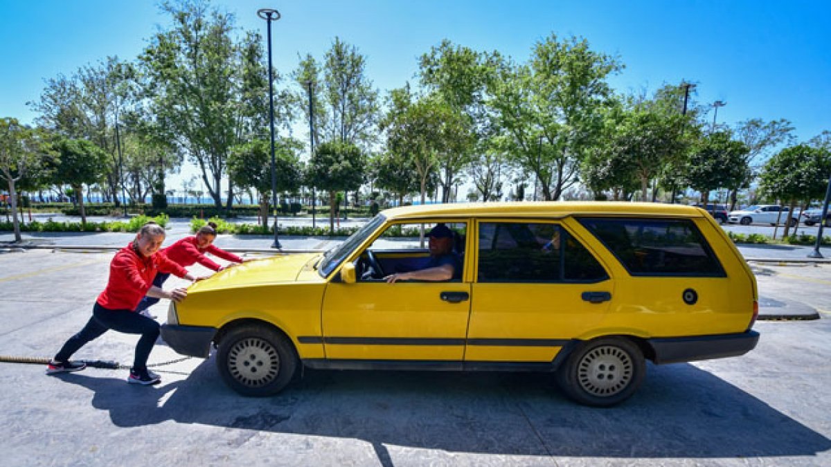 Antalya'da güreşçi kardeşler, şampiyonalara hazırlanıyor