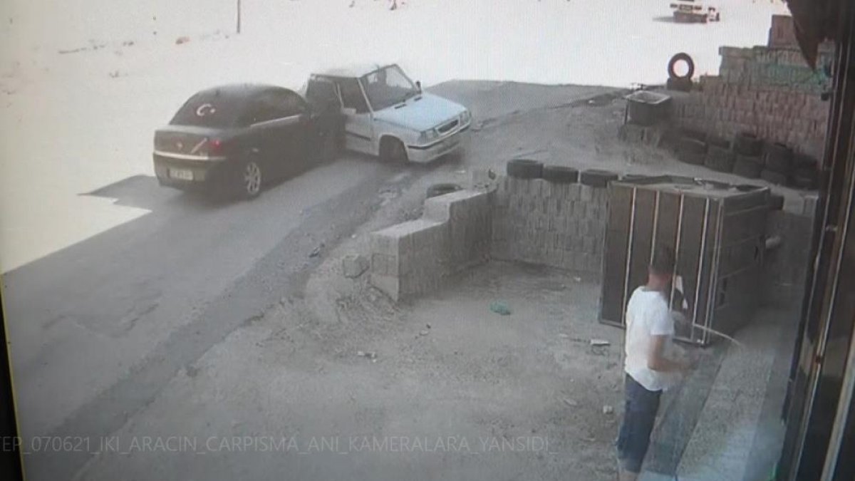 Gaziantep'te iş yerini temizleyen şahıs, ezilme tehlikesi geçirdi
