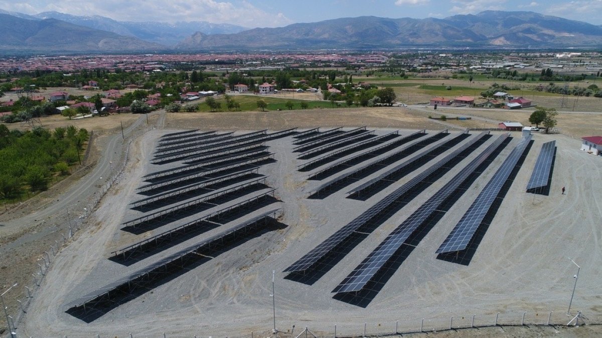 Erzincan’da güneş enerji santralinde elektrik üretimine geçildi