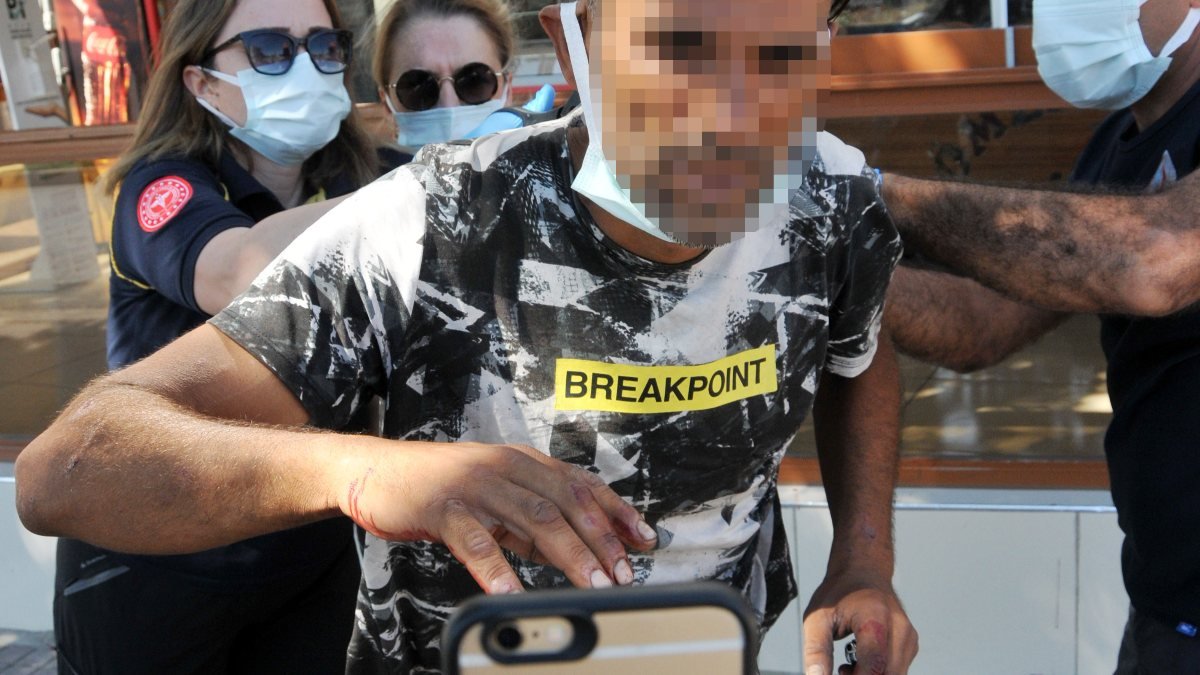 Antalya'da sırtına bıçak saplanan yaralı, Almanya'daki ablasıyla görüntülü konuştu