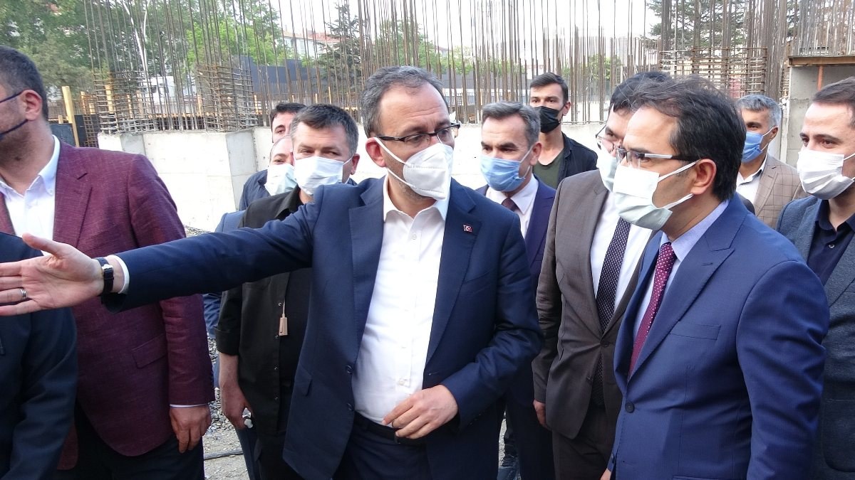 Mehmet Muharrem Kasapoğlu Çankırı'da yapımı süren havuz inşaatını inceledi