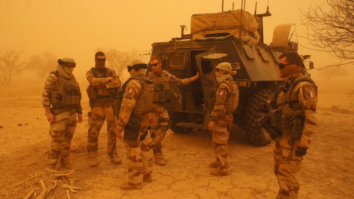 Fransa, Orta Afrika Cumhuriyeti’yle askeri iş birliğini askıya aldı