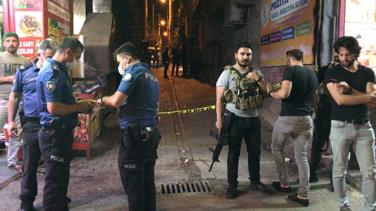 Şanlıurfa’da fuhuş takibi sırasında 2 polisi yaralayanlar yakalandı