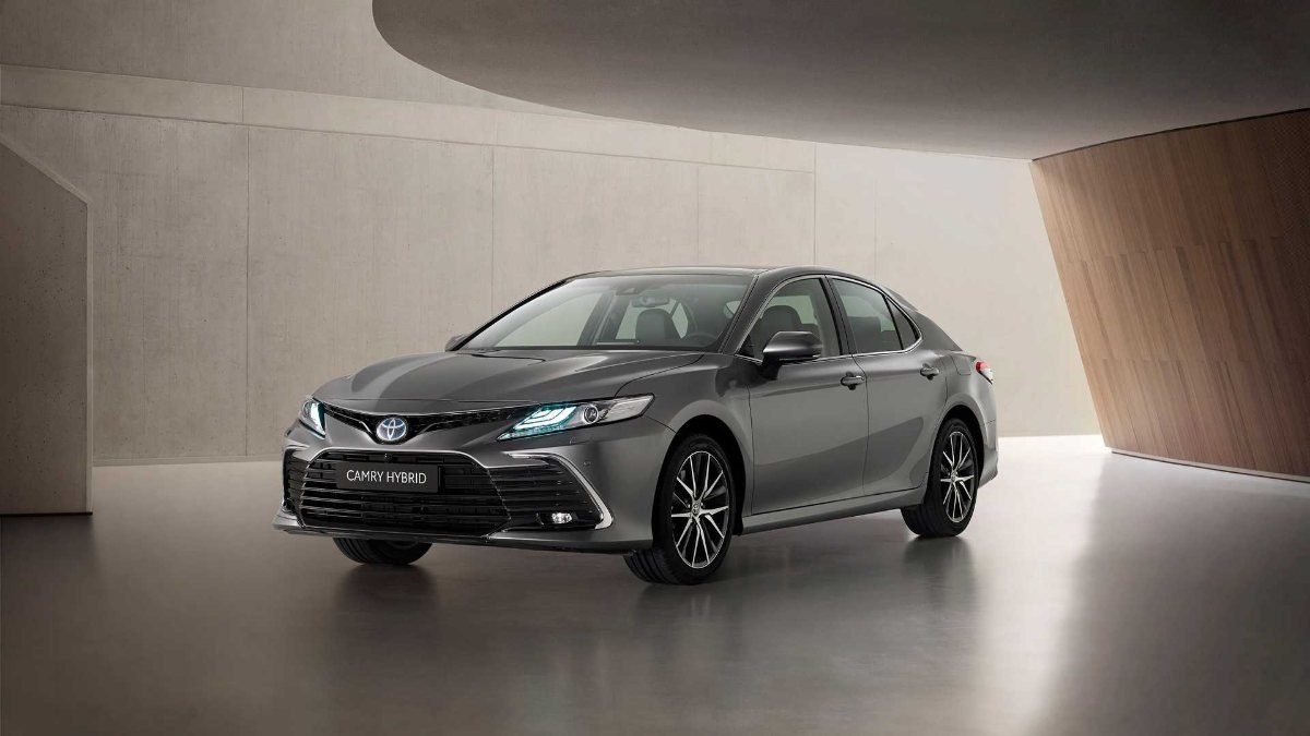 Makyajlı Toyota Camry Hybrid Türkiye'de satışta