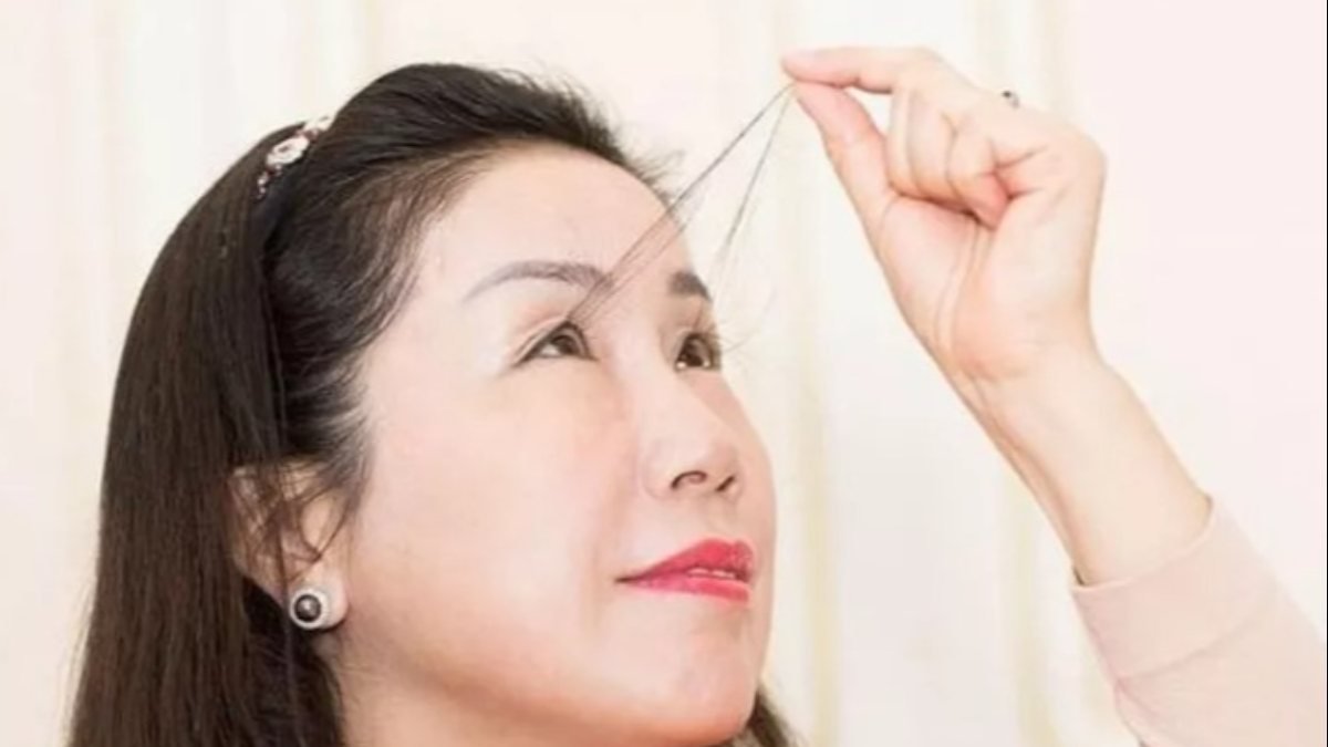 Çinli kadın kirpikleriyle ikinci kez dünya rekoru kırdı