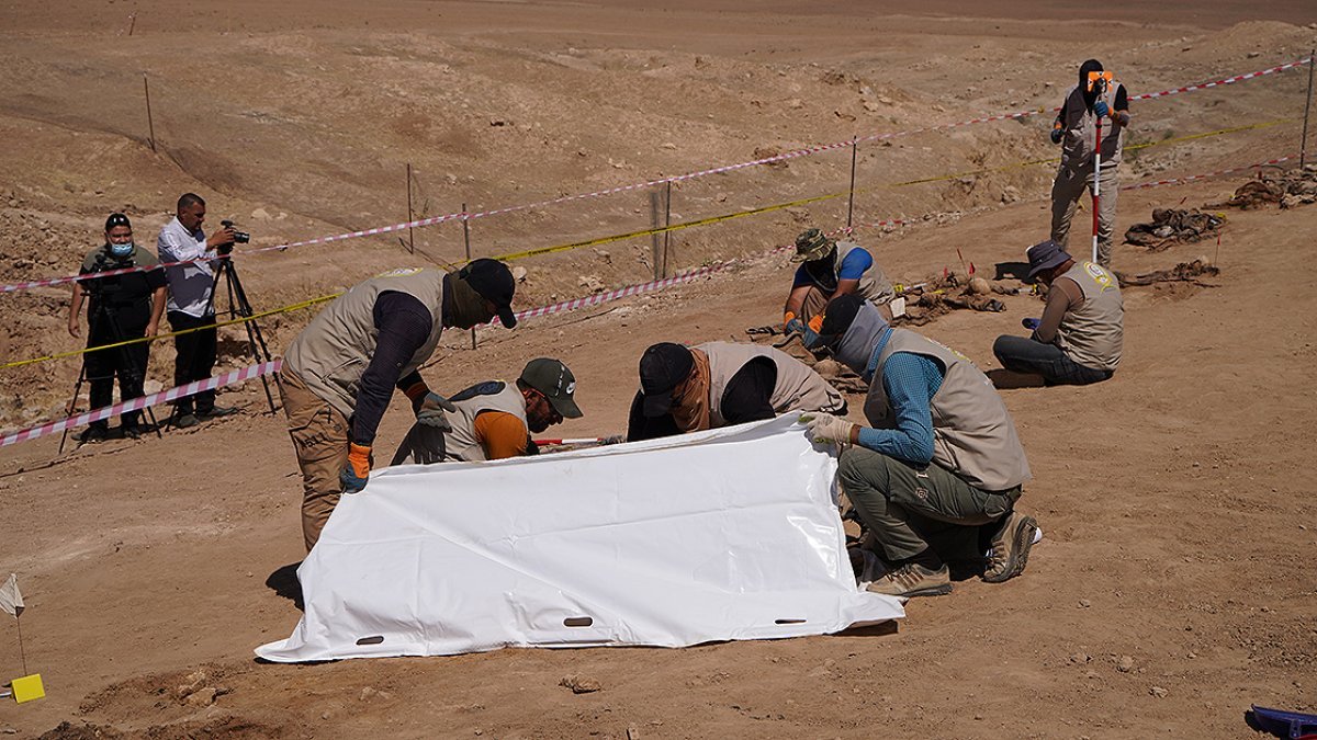Irak'ta DEAŞ'ın katlettiği 500 kişilik iki toplu mezar bulundu