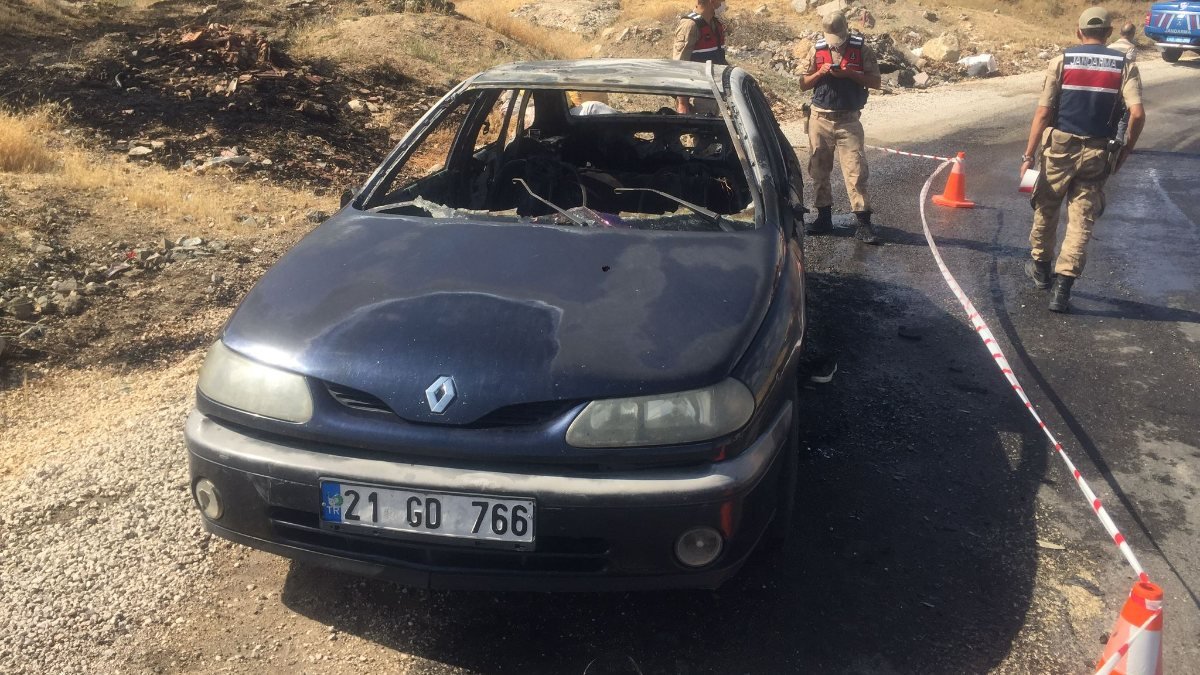 Elazığ'da yanan otomobildeki şahsın esrarengiz 'bomba' notu araştırılıyor