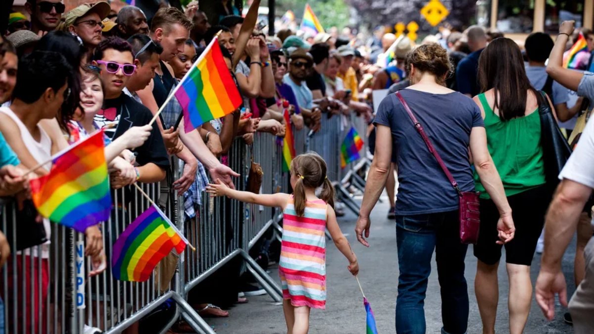 Macaristan'da eşcinselliğe teşvik eden içerikler yasaklandı