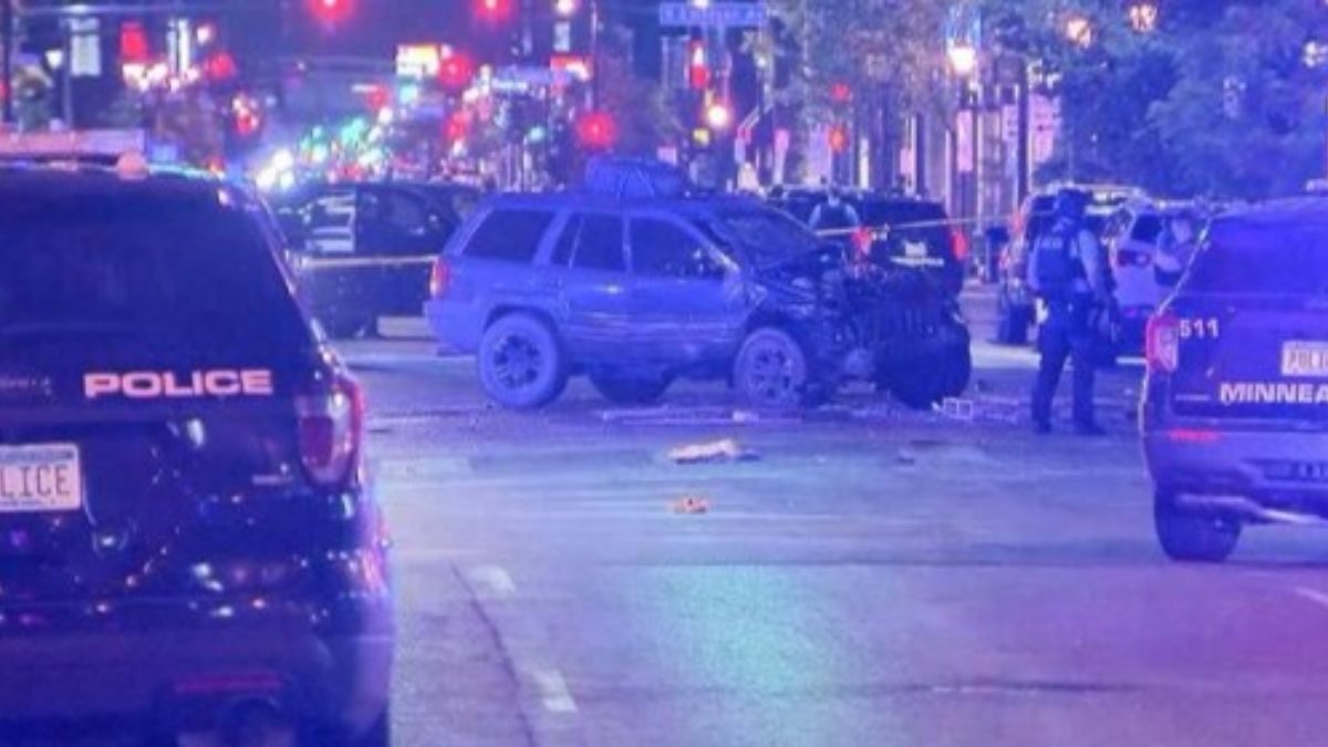 ABD'de polis şiddetini protesto eden göstericilerin üzerine araç sürüldü: 1 ölü