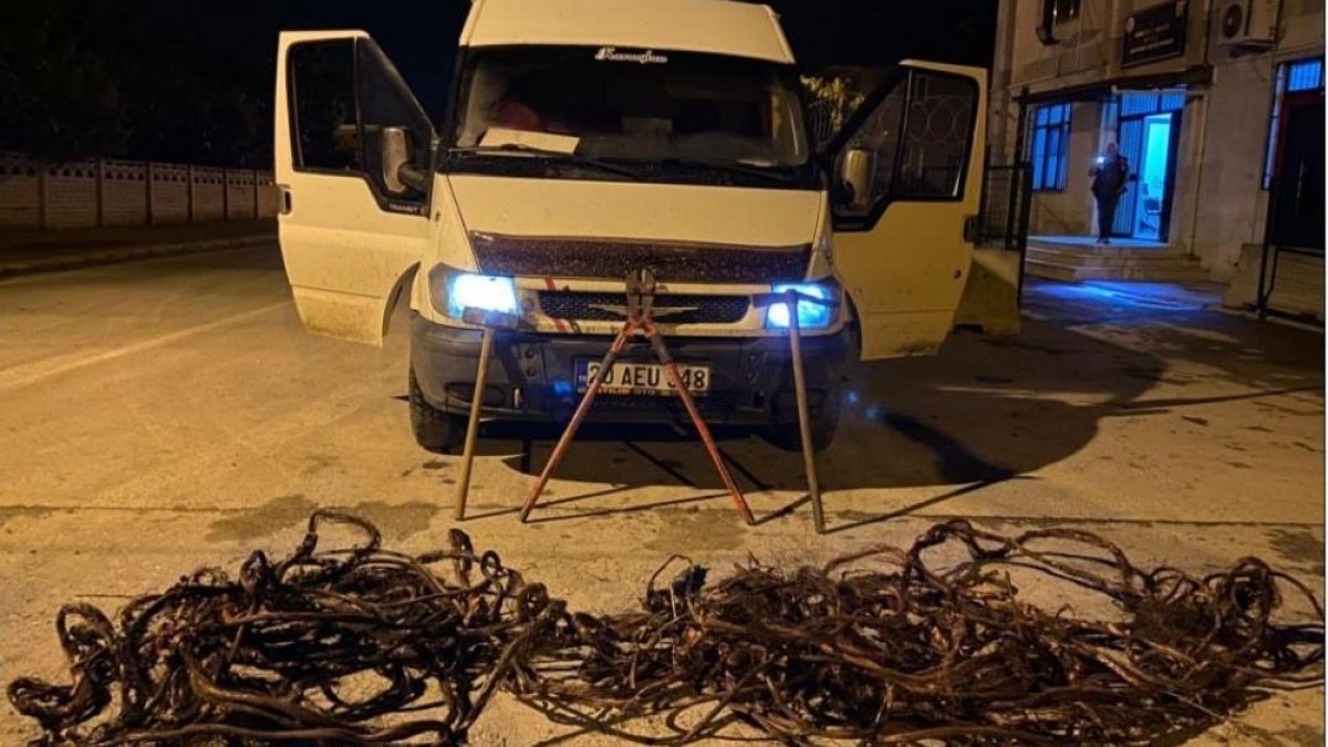 Denizli'de hırsız sevgililer, çaldıkları 70 bin liralık kabloyu eritirken yakalandı