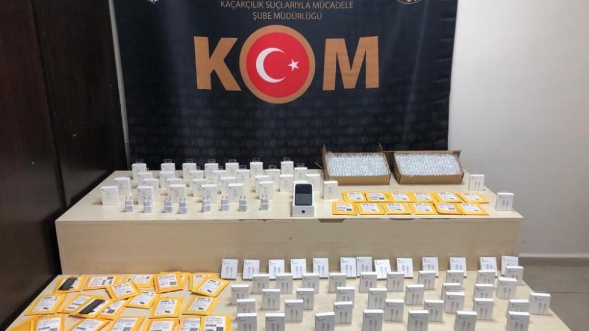 İzmir'de 1 milyon lira piyasa değerinde kaçak ürün ele geçirildi