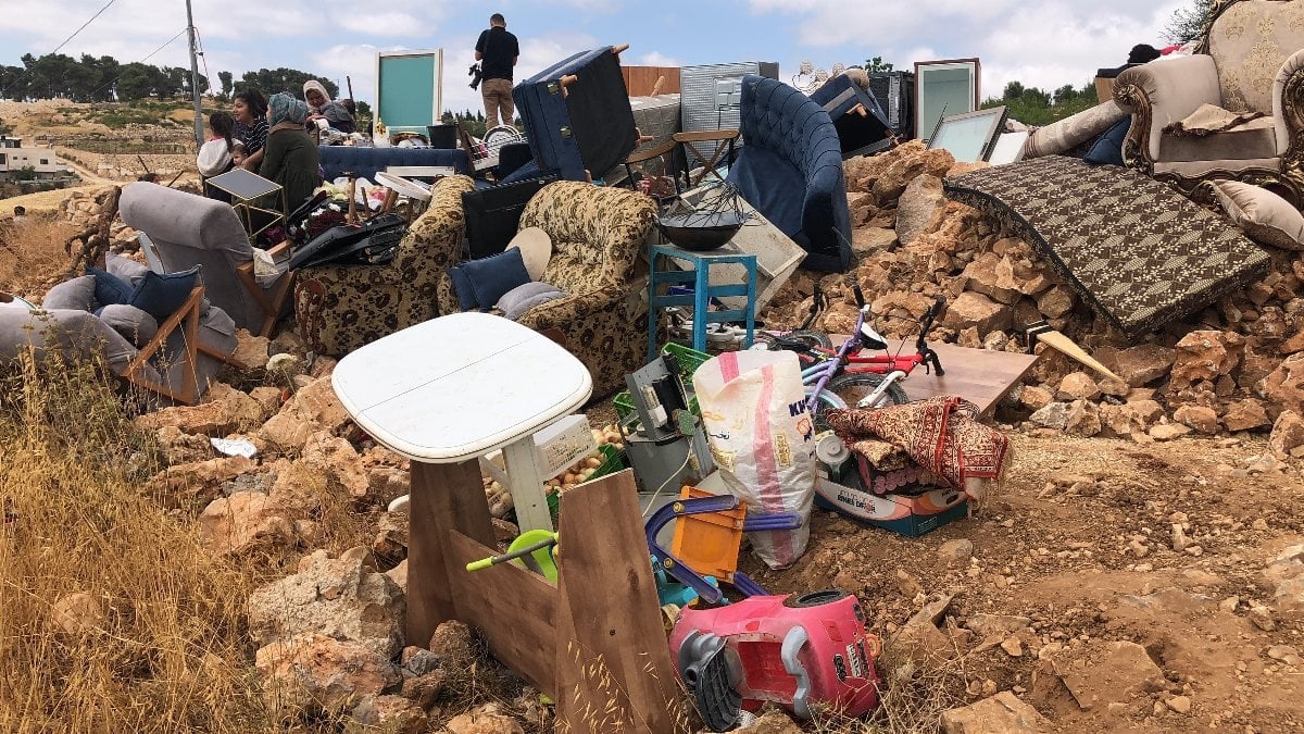 İsrail, Filistinli ailenin evini yıktı