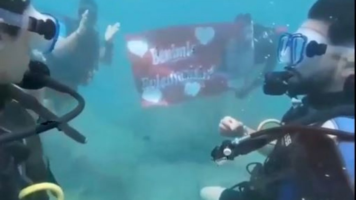 Antalya'da su altında evlilik teklifi