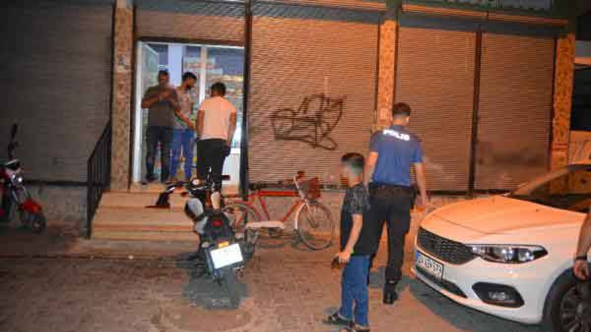 Adana'da bakkal, yüzü maskeli biri tarafından silahlı saldırıya uğradı