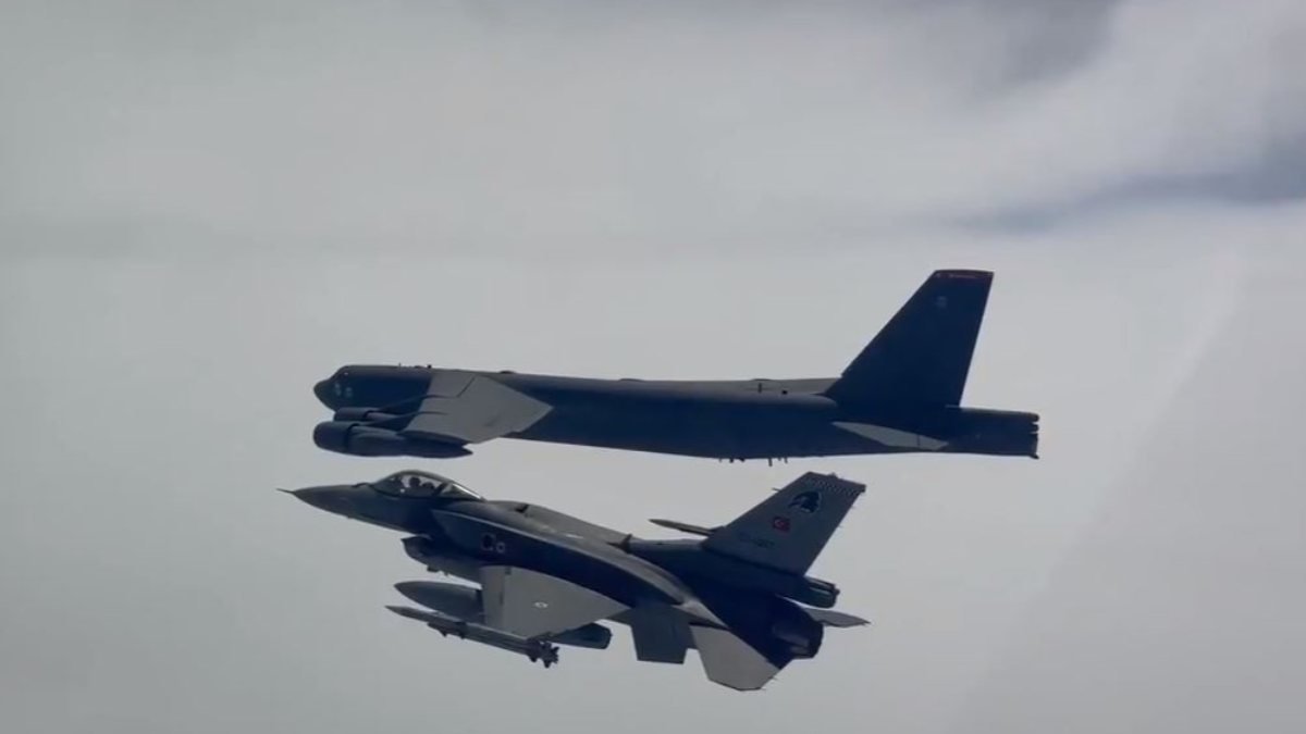 MSB: F-16'larımız, ABD B-52 uçaklarına refakat etti