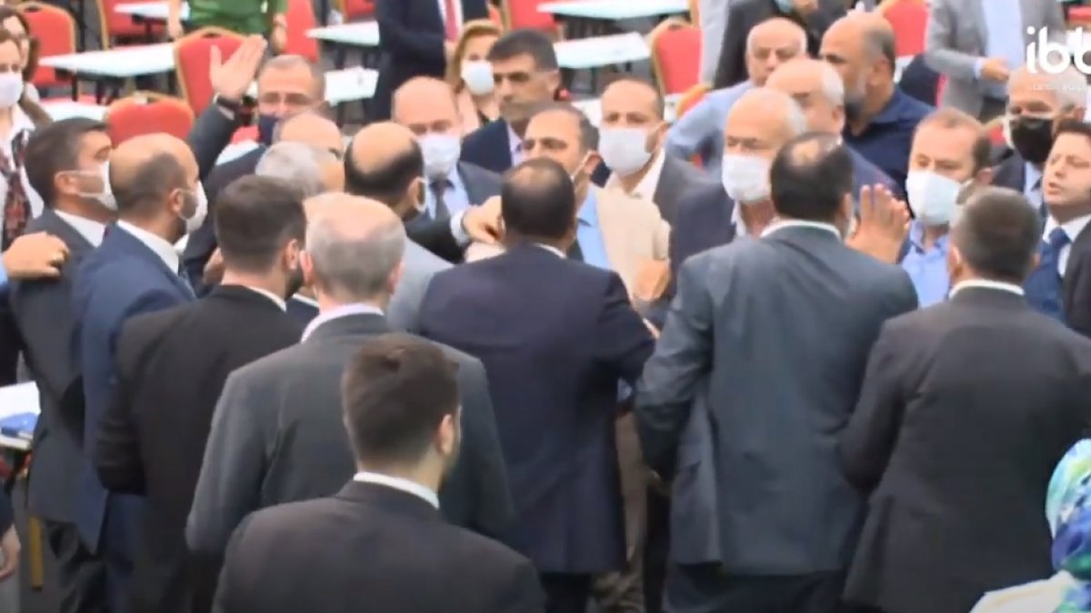 İBB Meclis'te CHP'nin 15 Temmuz iddiası gerginliğe neden oldu