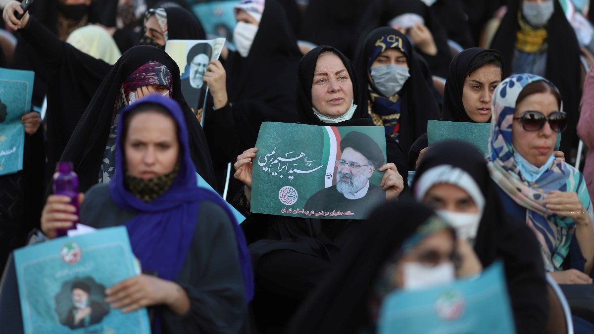 İran'da halk, yeni cumhurbaşkanını seçecek