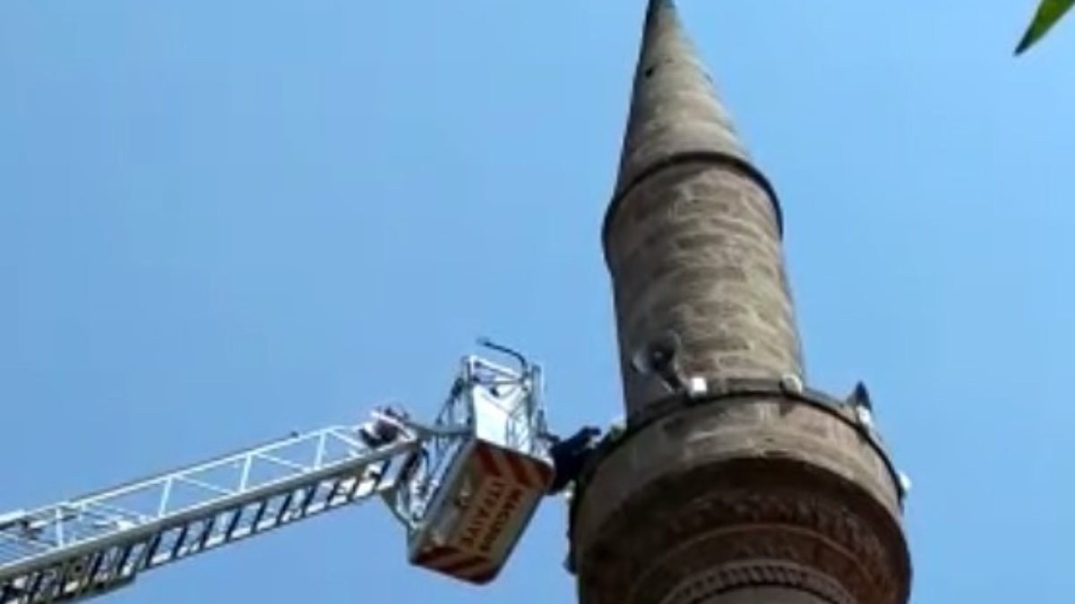 Kayseri'de cami minaresinde mahsur kaldı