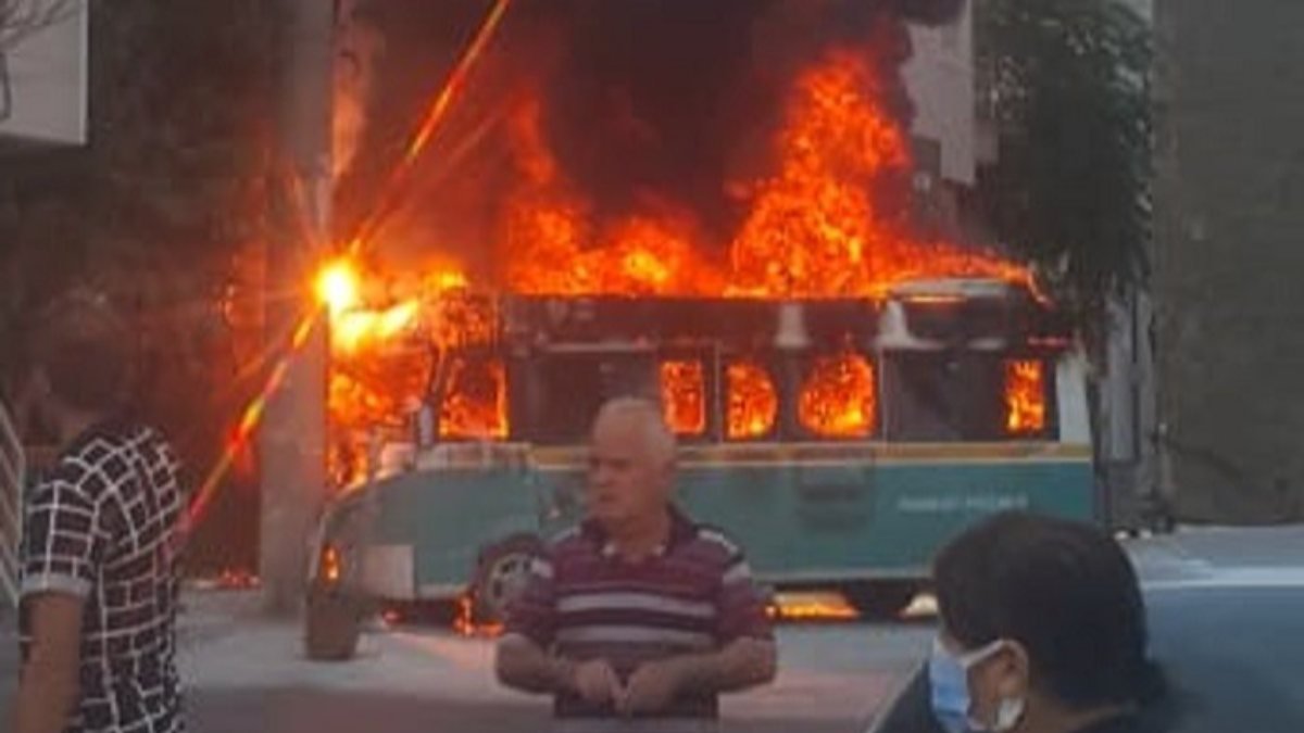 İzmir'de yolcu dolu iki minibüs yandı: 6 yaralı
