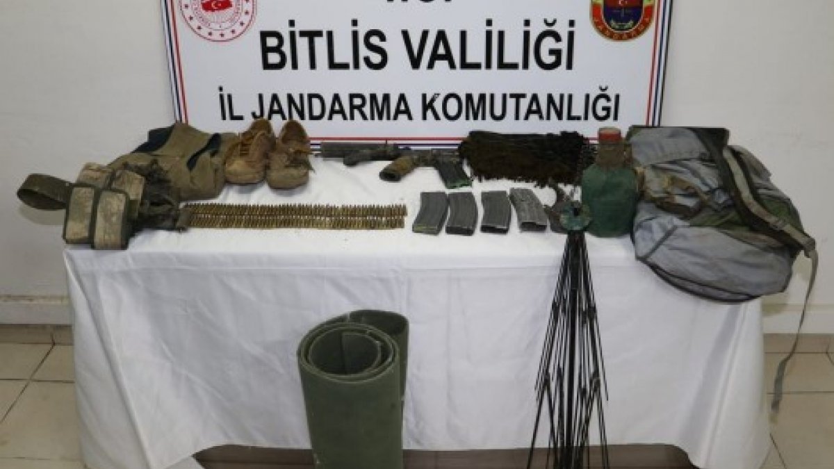 Bitlis’te 2 terörist silahlarıyla beraber öldürüldü