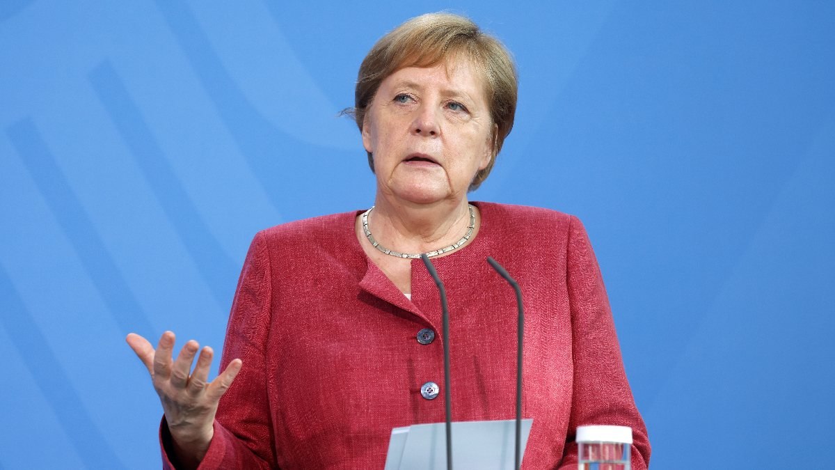 Angela Merkel, koronavirüs aşısının ikinci dozunu yaptırdı