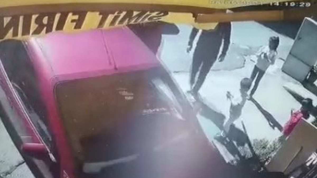Zonguldak'ta el freni çekilmeyen otomobil fırına girdi