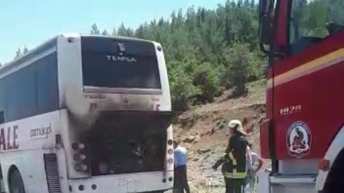 Denizli'de yolcu otobüsünde yangın çıktı