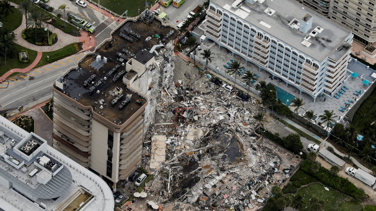 ABD'de 12 katlı bina kısmen çöktü