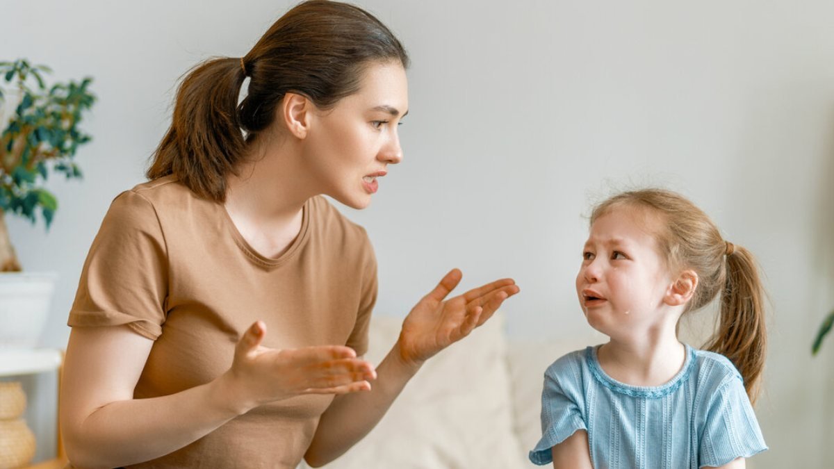 Ebeveynlerin çocuk yetiştirirken kaçınması gereken 8 hata