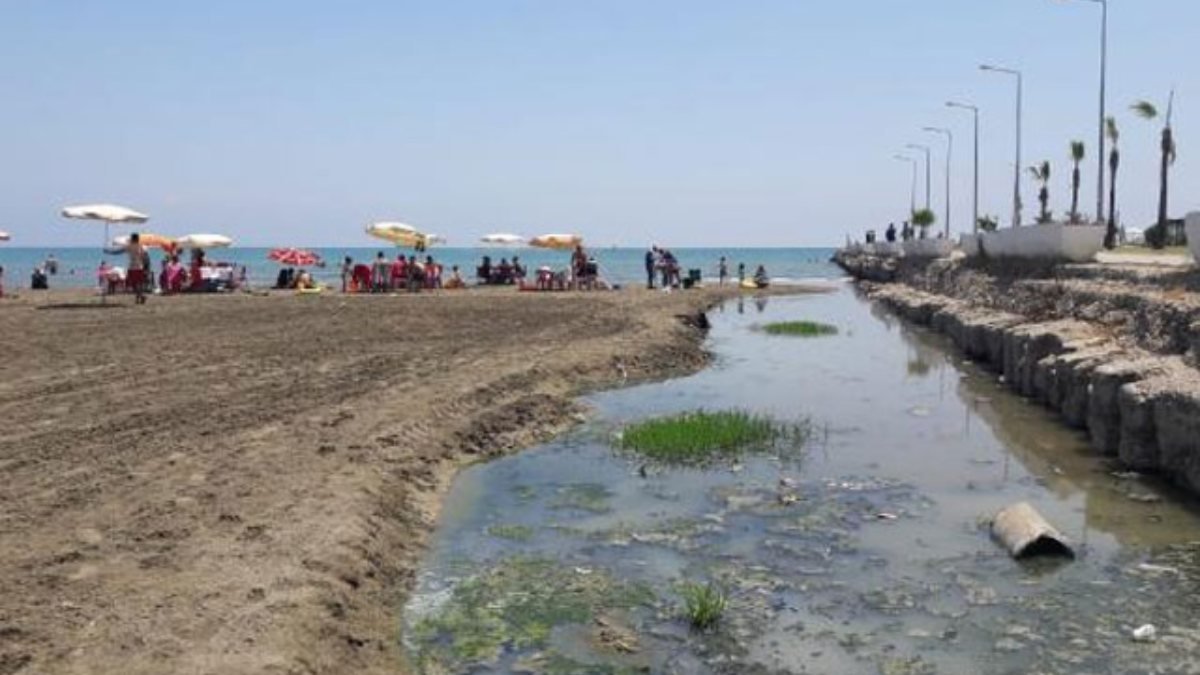 Adana'da kanalizasyonlar denize akıyor