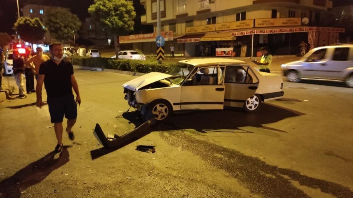 Antalya'da kazaya karışan sürücü olay yerinden kaçtı
