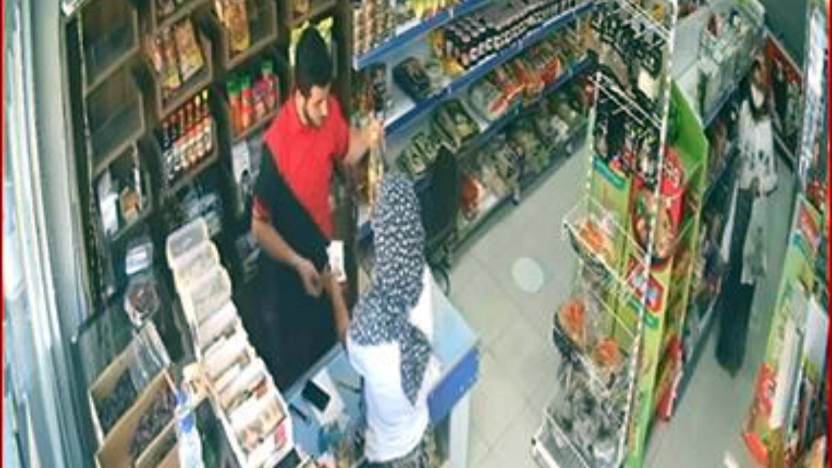 Avcılar'da marketten ürün çalan hırsızlar kamerada