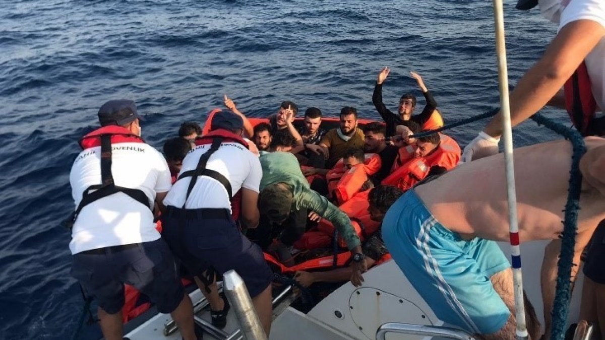 Aydın'da 40 göçmen kurtarıldı