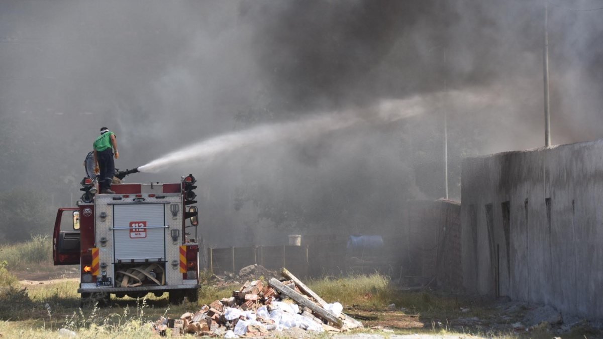 İzmir’de geri dönüşüm fabrikasında yangın