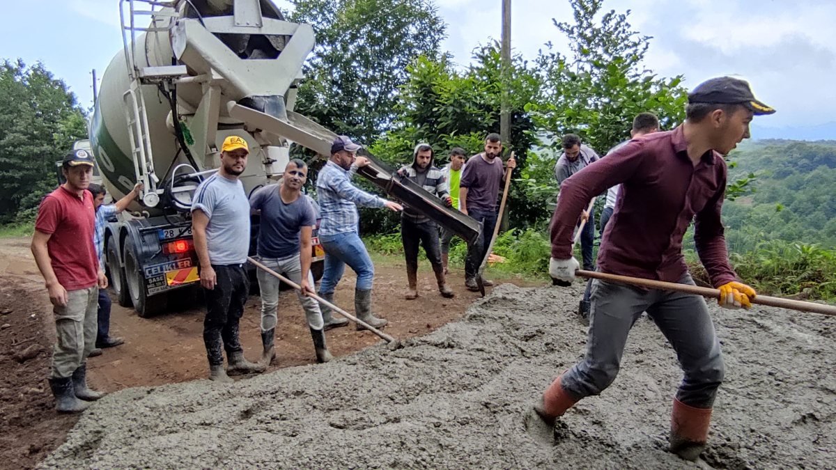 Giresun’da bakımsız kalan yol, bölgenin gençleri tarafından betonlandı