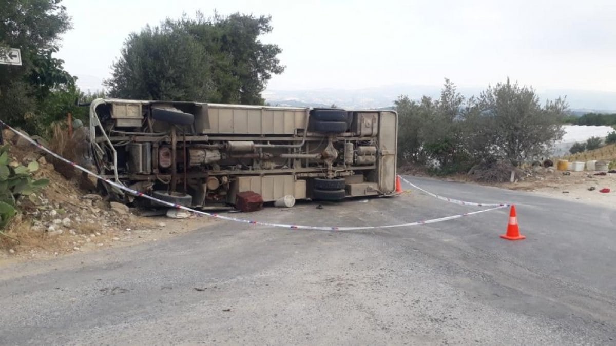 Mersin'de trafik kazası: Tarım işçilerini taşıyan minibüs devrildi