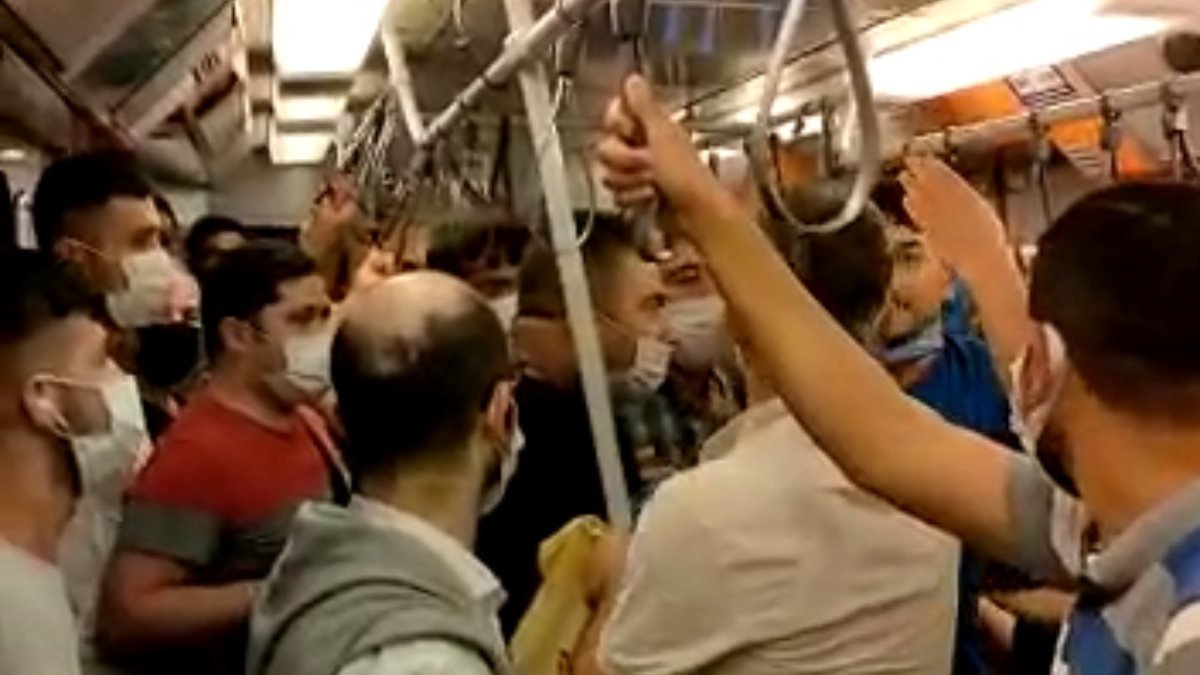 İstanbul’da, metro içinde maske tartışması