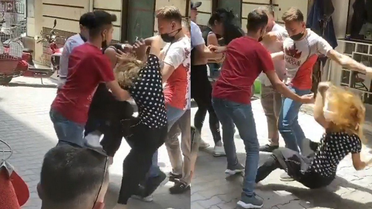 Bursa'da kavga eden genç kızları esnaf güçlükle ayırdı