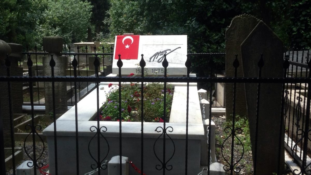 Nihal Atsız’ın mezarı tahrip edildi