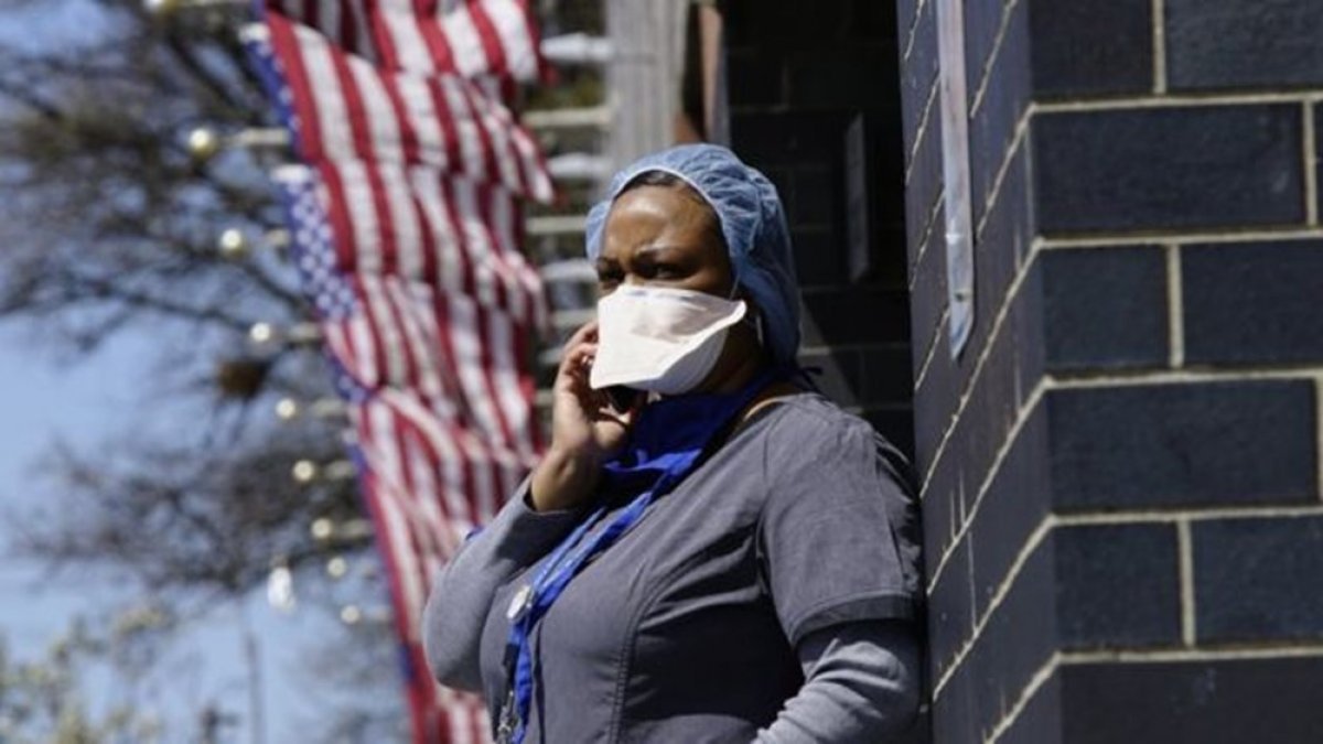 ABD'de son 24 saatte 35 kişi koronavirüs nedeniyle hayatını kaybetti
