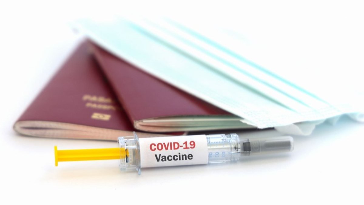 Fransa’da aşı ve sağlık kartı zorunlu hale gelebilir