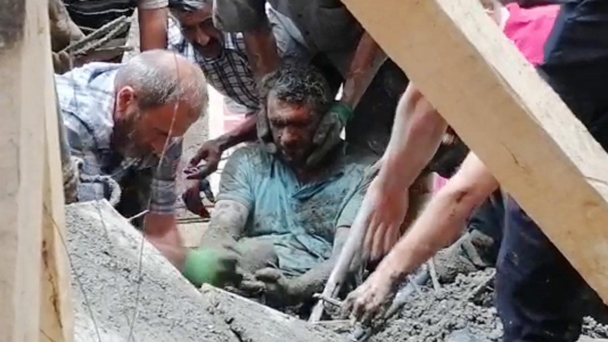 Erzurum’da cami inşaatı çöktü, işçiler enkaz altında kaldı