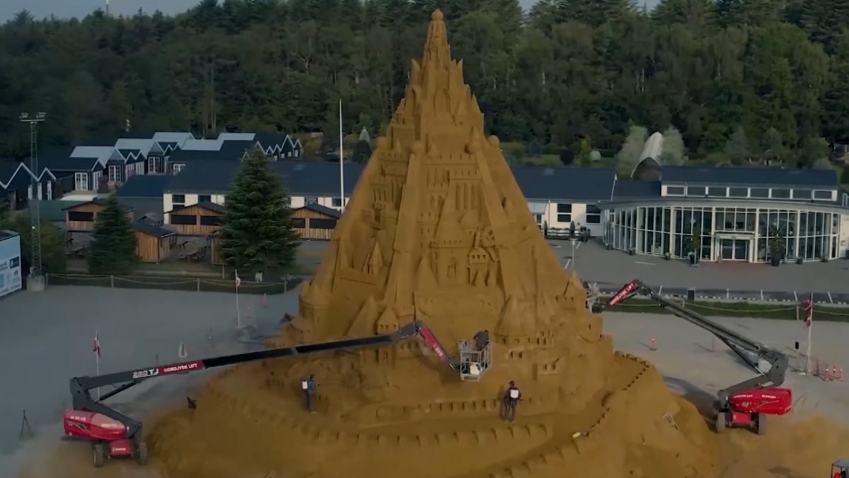 Dünyanın en büyük kumdan kalesi Danimarka'da inşa edildi