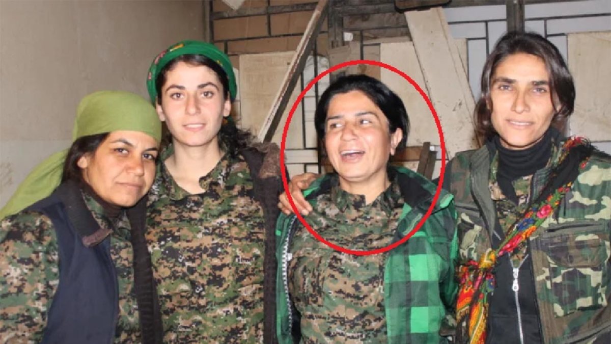 Kayseri'de yakalanan PKK'lı kadın teröristin örgüt fotoğrafları