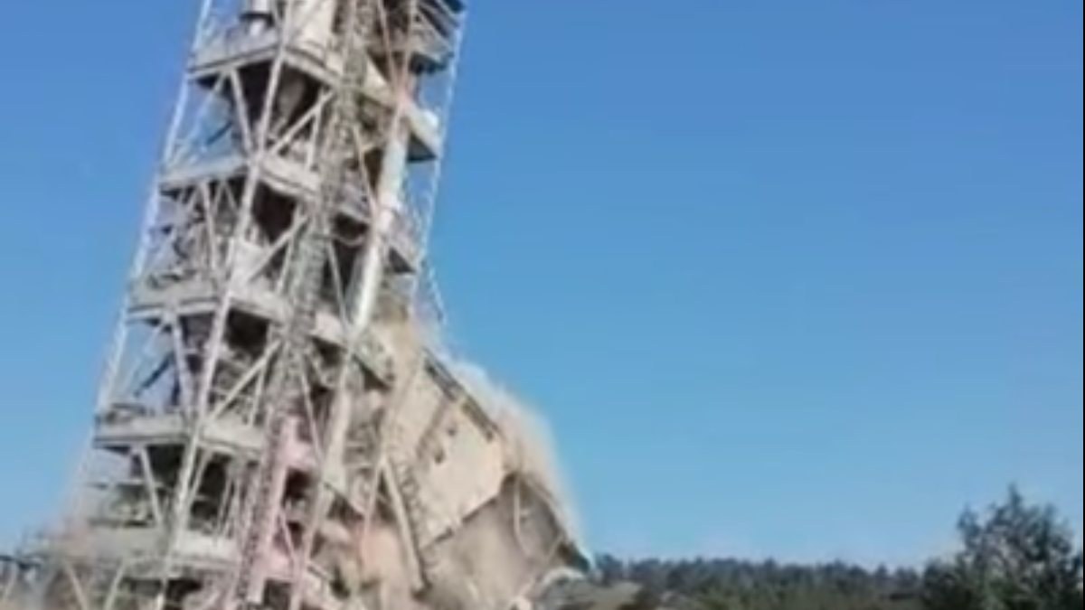 Çorum'daki fabrikanın kuleleri, saniyeler içinde yıkıldı