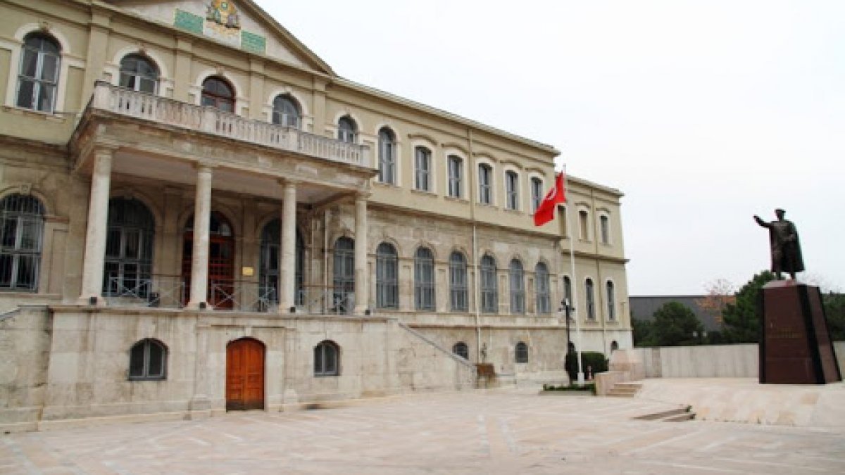 Koronavirüs nedeniyle kapalı olan askeri müzeler ziyarete açıldı
