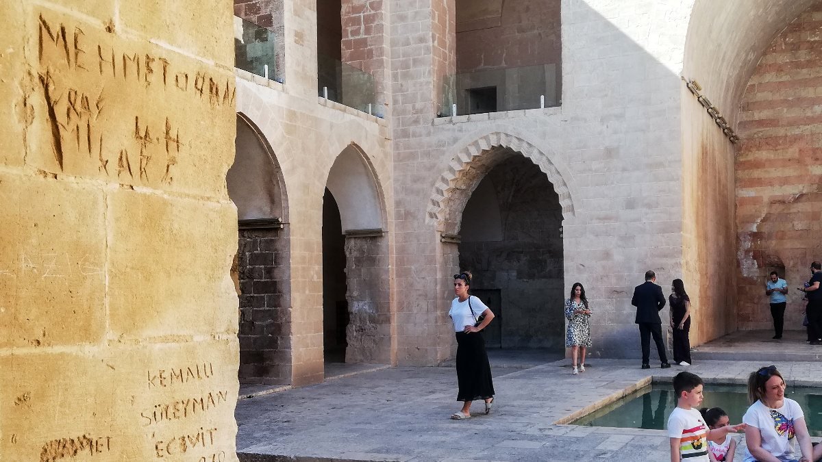 Mardin'de tarihi medresenin duvarları tahrip edildi