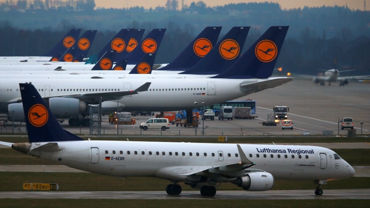 Lufthansa, yolculara 'bayanlar ve baylar' diye hitap etmeyecek