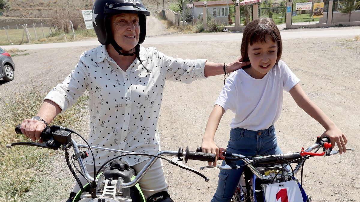 Ralli şampiyonu 72 yaşındaki babaanne, 9 yaşındaki torunuyla yarıştı